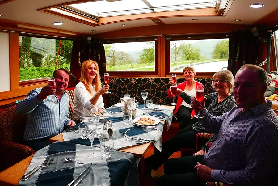 Hotel Boat Hire For Canal Cruises Skipton, Leeds, Chorley, Bridgewater, Liverpool